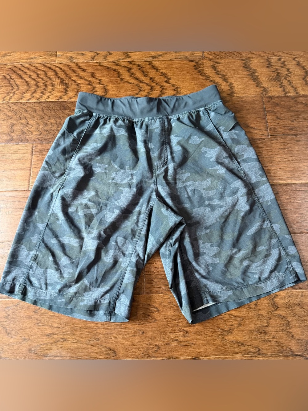 Lululemon Men’s Shorts Linerless Size Medium 11” Drawstring Pockets Camo